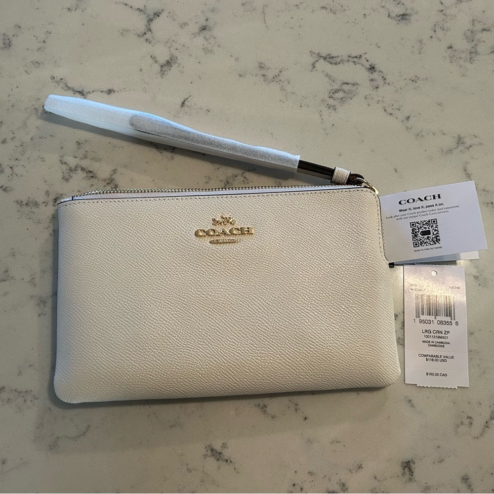 NWT Coach clutch/wristlet